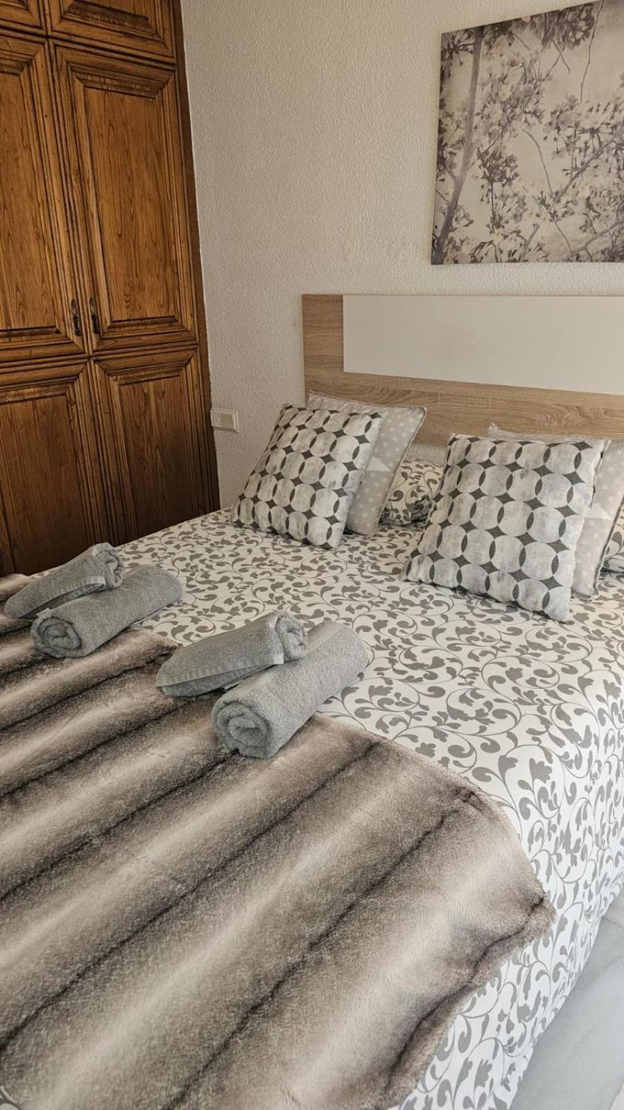 Ideal Holiday Apartment One Bedroom City Center มาลากา ภายนอก รูปภาพ