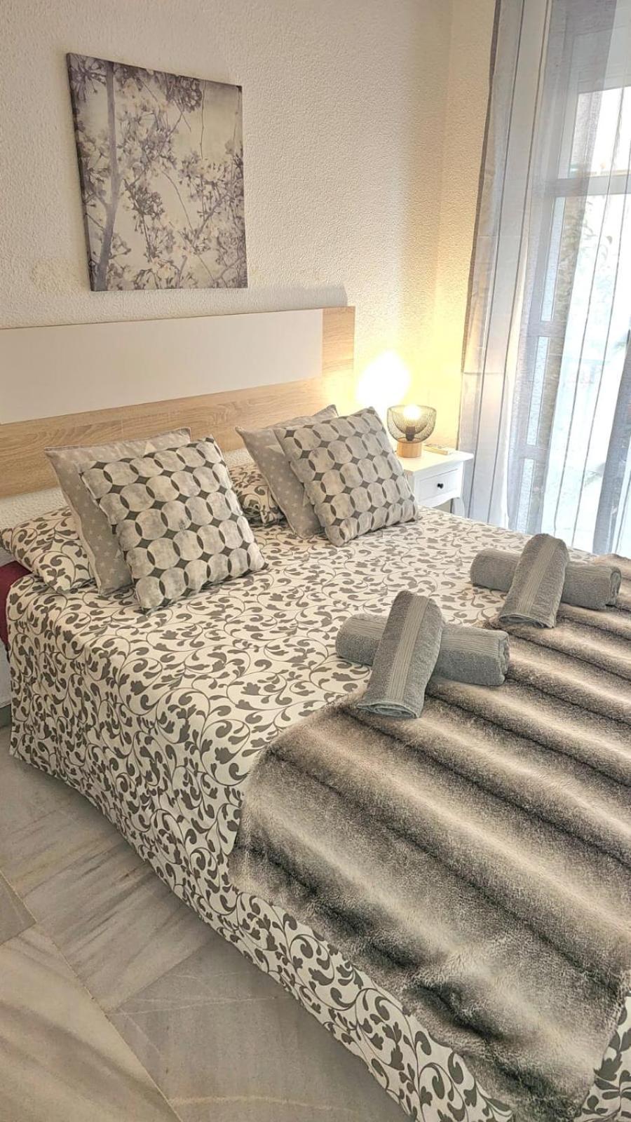 Ideal Holiday Apartment One Bedroom City Center มาลากา ภายนอก รูปภาพ