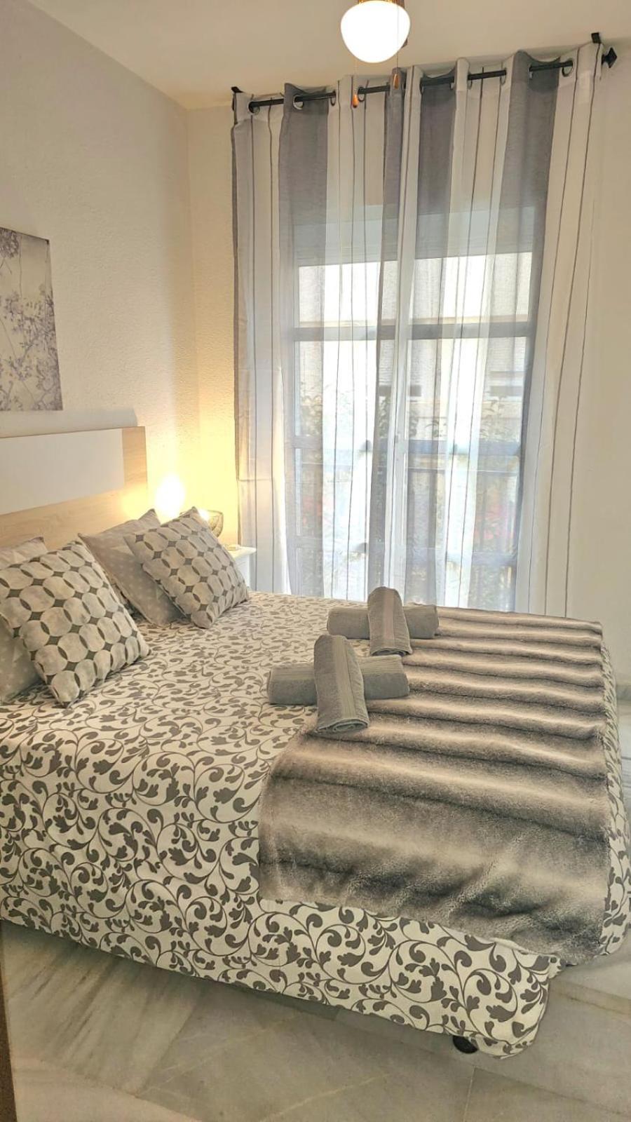 Ideal Holiday Apartment One Bedroom City Center มาลากา ภายนอก รูปภาพ