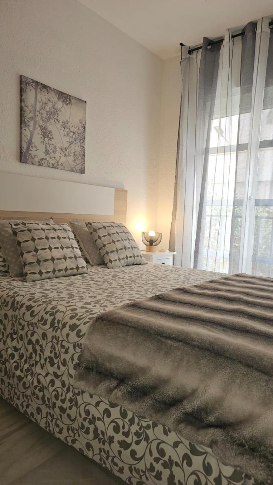 Ideal Holiday Apartment One Bedroom City Center มาลากา ภายนอก รูปภาพ