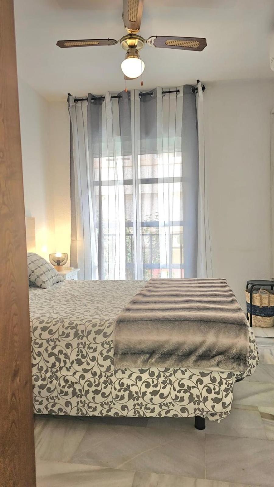 Ideal Holiday Apartment One Bedroom City Center มาลากา ภายนอก รูปภาพ