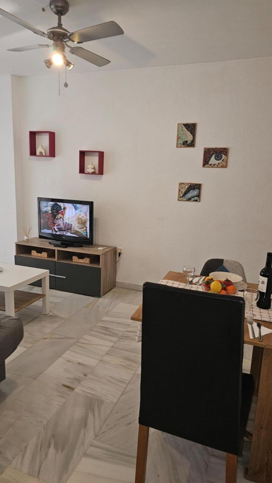 Ideal Holiday Apartment One Bedroom City Center มาลากา ภายนอก รูปภาพ